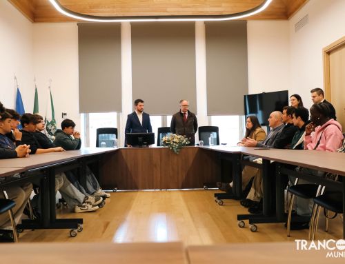 Alunos da EPT que obtiveram 2⁰ lugar no concurso nacional de ideias de negócio recebidos pelo Presidente da Câmara Municipa